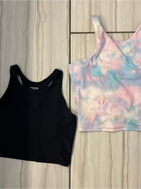 Lot of two cropped active tank tops, black and pastel multicolor